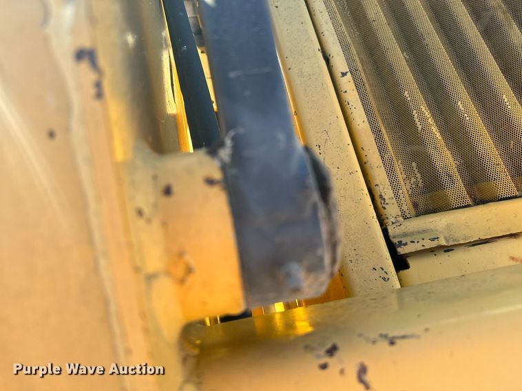 image for item DX3818 1995 John Deere 4475 skid steer loader