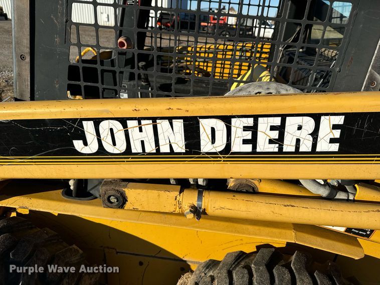 image for item DX3818 1995 John Deere 4475 skid steer loader
