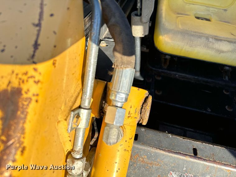 image for item DX3818 1995 John Deere 4475 skid steer loader