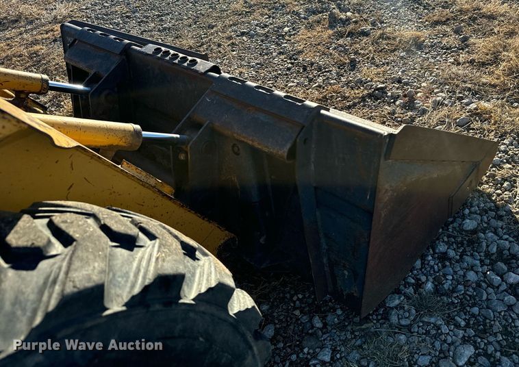 image for item DX3818 1995 John Deere 4475 skid steer loader