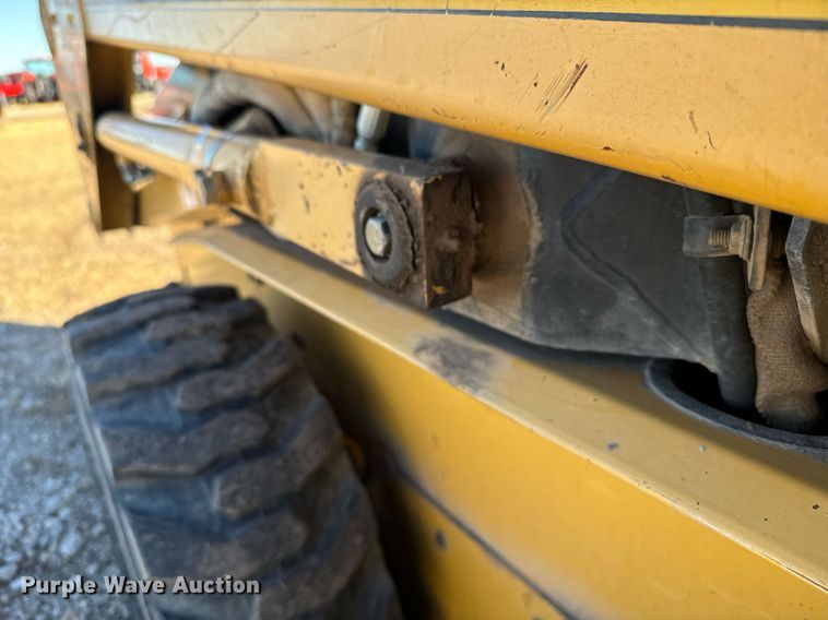 image for item DX3818 1995 John Deere 4475 skid steer loader