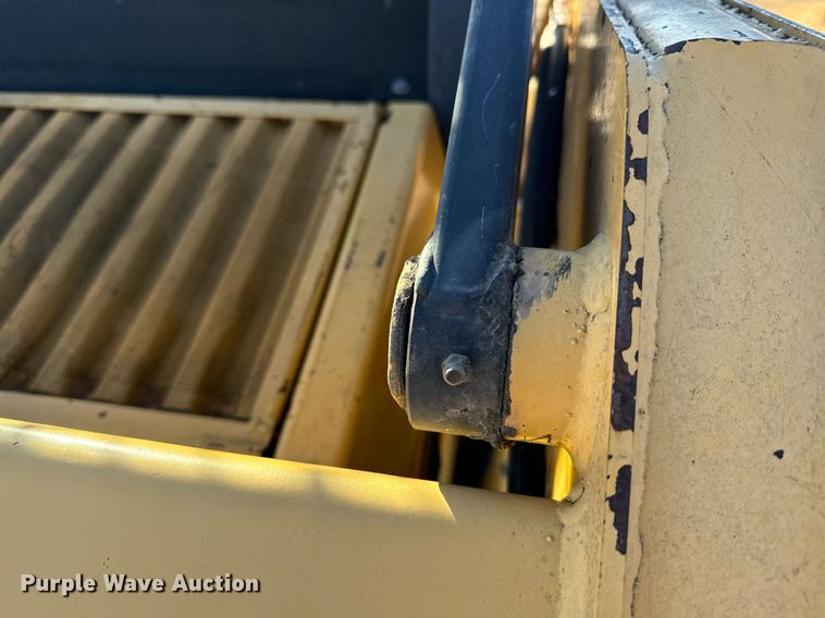 image for item DX3818 1995 John Deere 4475 skid steer loader