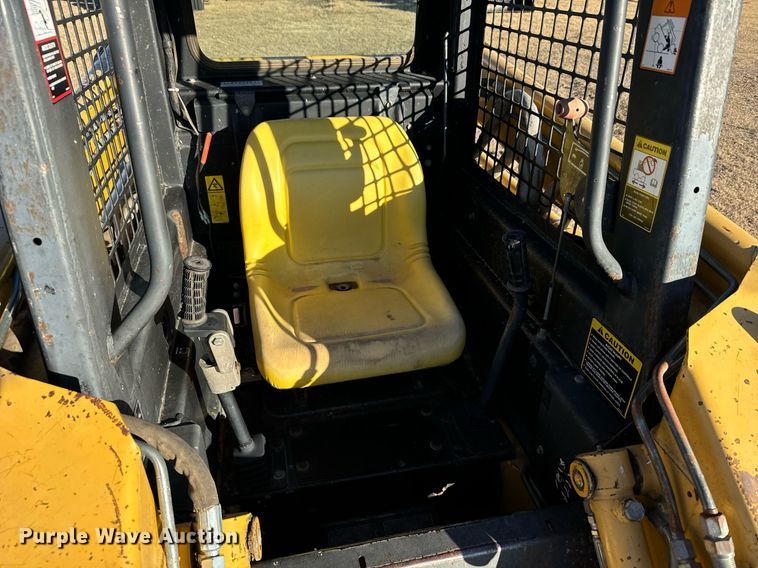 image for item DX3818 1995 John Deere 4475 skid steer loader