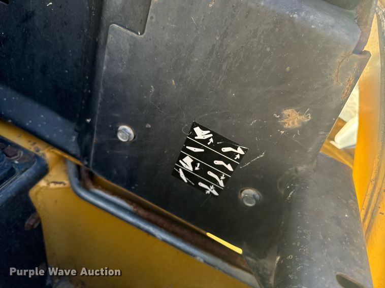 image for item DX3818 1995 John Deere 4475 skid steer loader