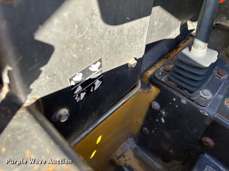 image for item DX3818 1995 John Deere 4475 skid steer loader