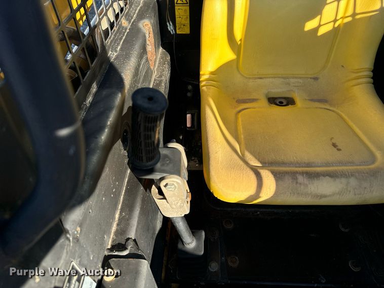 image for item DX3818 1995 John Deere 4475 skid steer loader