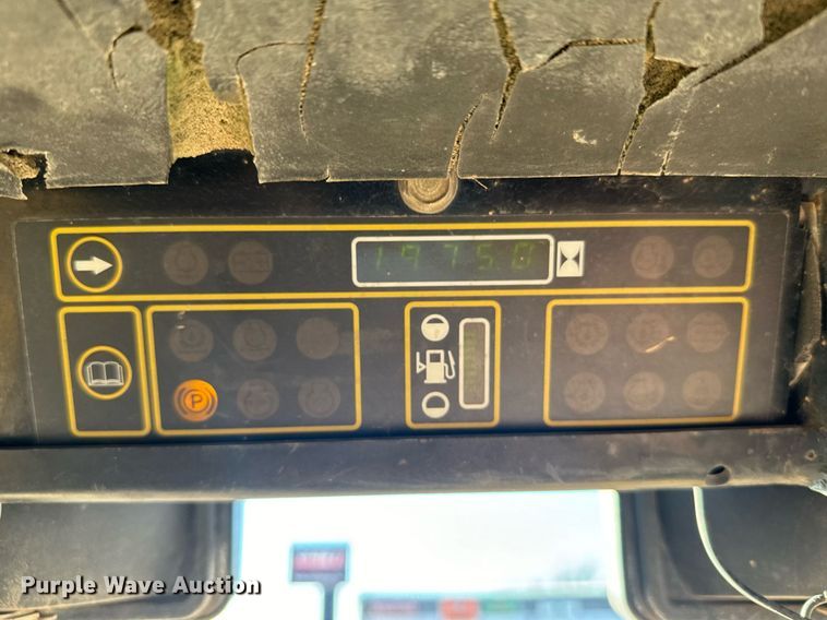 image for item DX3818 1995 John Deere 4475 skid steer loader