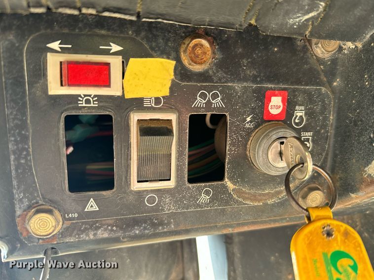 image for item DX3818 1995 John Deere 4475 skid steer loader