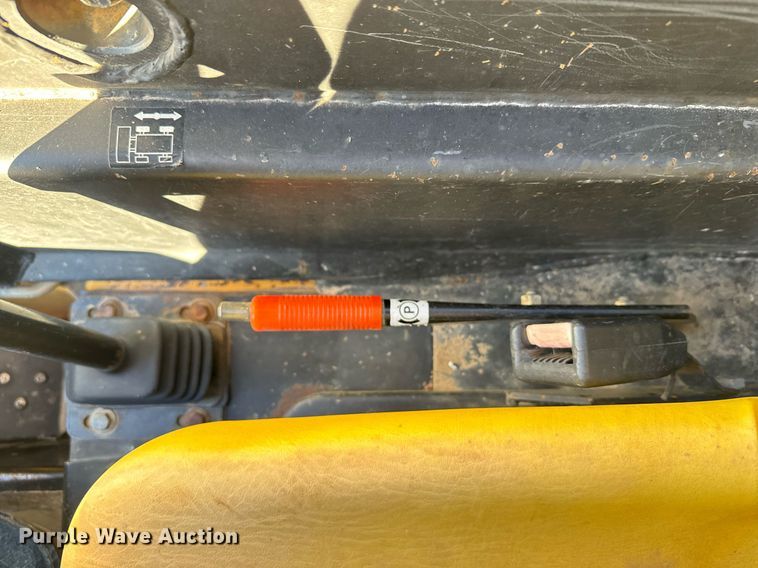 image for item DX3818 1995 John Deere 4475 skid steer loader