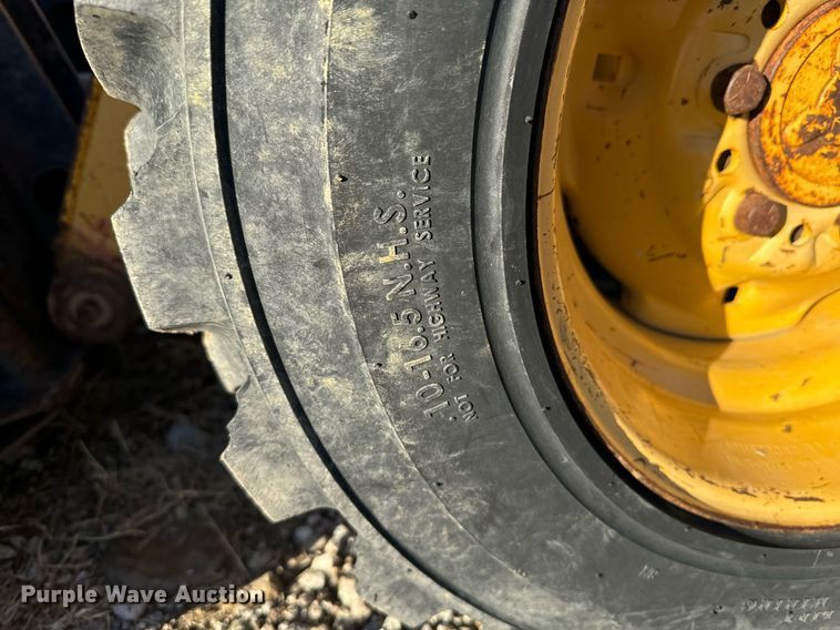 image for item DX3818 1995 John Deere 4475 skid steer loader