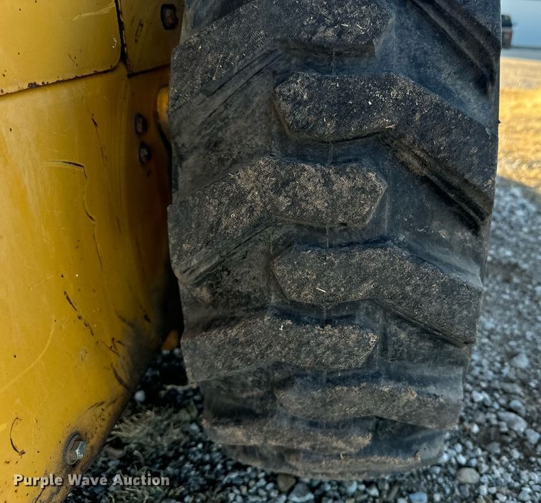 image for item DX3818 1995 John Deere 4475 skid steer loader