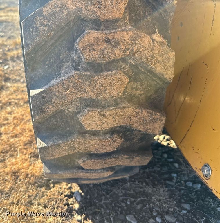 image for item DX3818 1995 John Deere 4475 skid steer loader