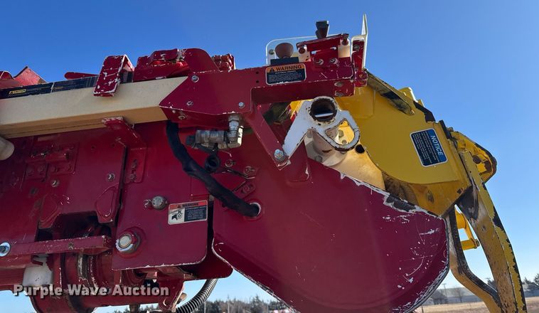 image for item DX3887 Altec DM47TR digger derrick bed