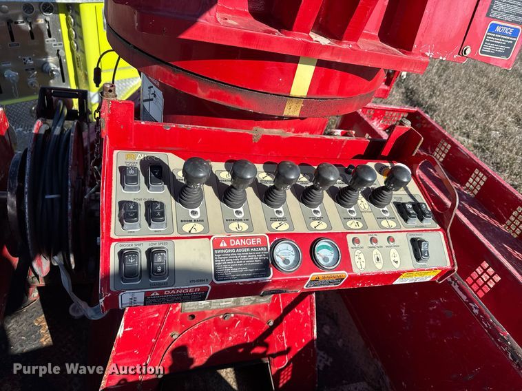 image for item DX3887 Altec DM47TR digger derrick bed