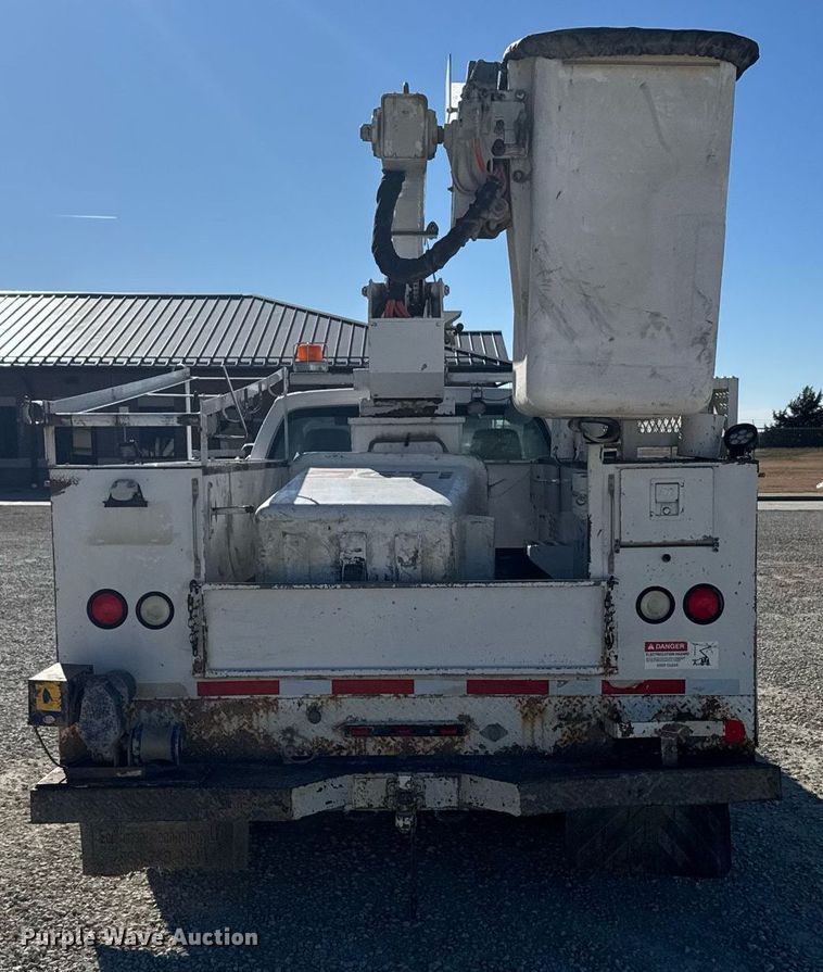 image for item DX3910 2015 Ford F350 Super Duty bucket truck