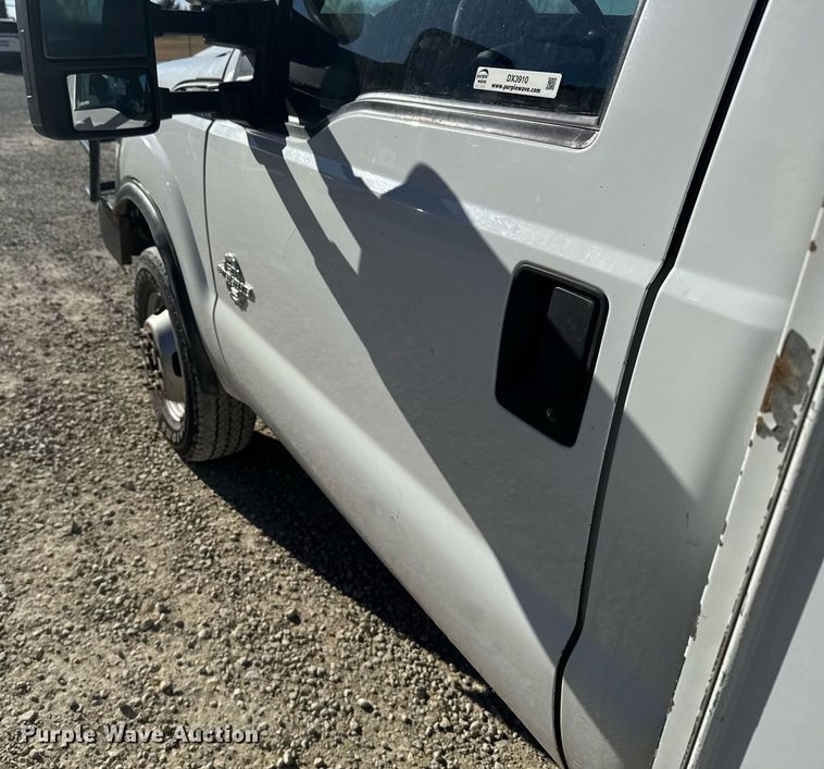 image for item DX3910 2015 Ford F350 Super Duty bucket truck