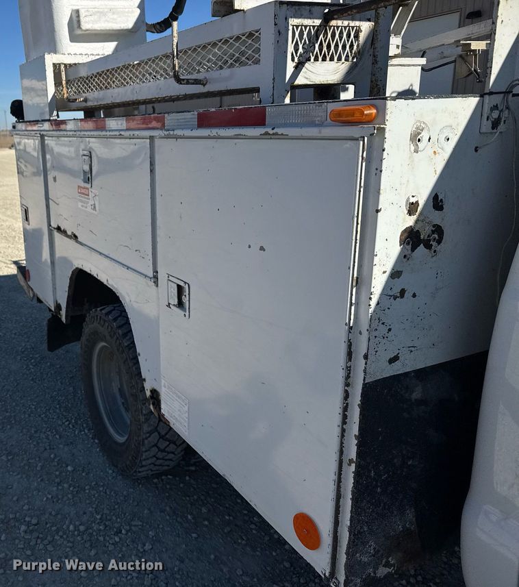 image for item DX3910 2015 Ford F350 Super Duty bucket truck