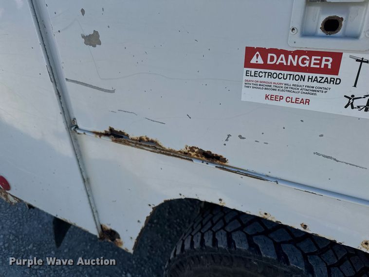 image for item DX3910 2015 Ford F350 Super Duty bucket truck