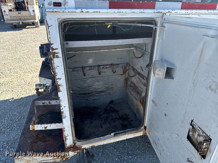 image for item DX3910 2015 Ford F350 Super Duty bucket truck