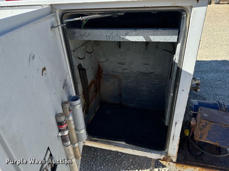 image for item DX3910 2015 Ford F350 Super Duty bucket truck