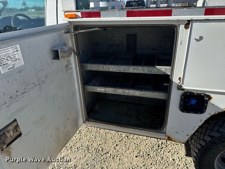 image for item DX3910 2015 Ford F350 Super Duty bucket truck