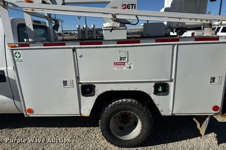 image for item DX3910 2015 Ford F350 Super Duty bucket truck