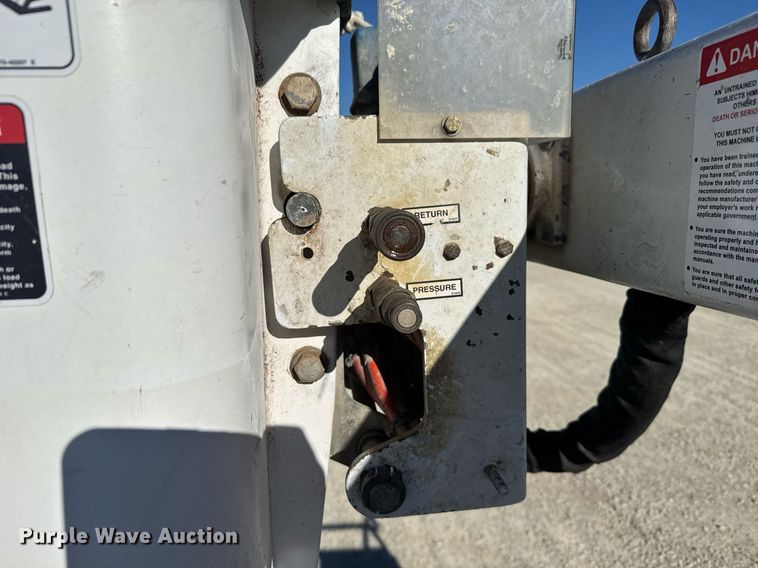 image for item DX3910 2015 Ford F350 Super Duty bucket truck