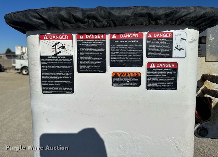 image for item DX3910 2015 Ford F350 Super Duty bucket truck