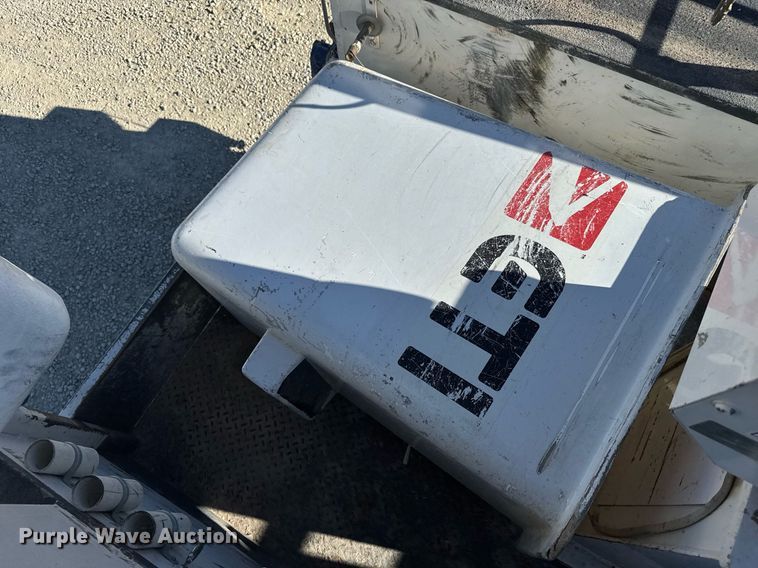 image for item DX3910 2015 Ford F350 Super Duty bucket truck