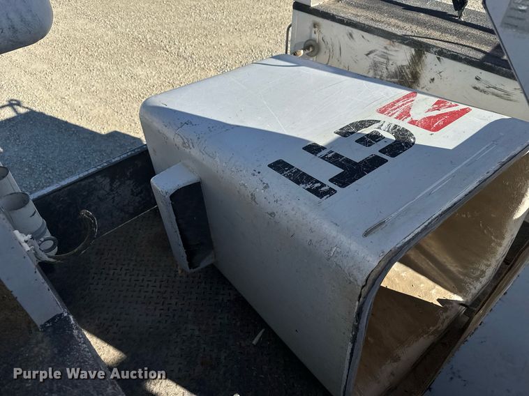 image for item DX3910 2015 Ford F350 Super Duty bucket truck