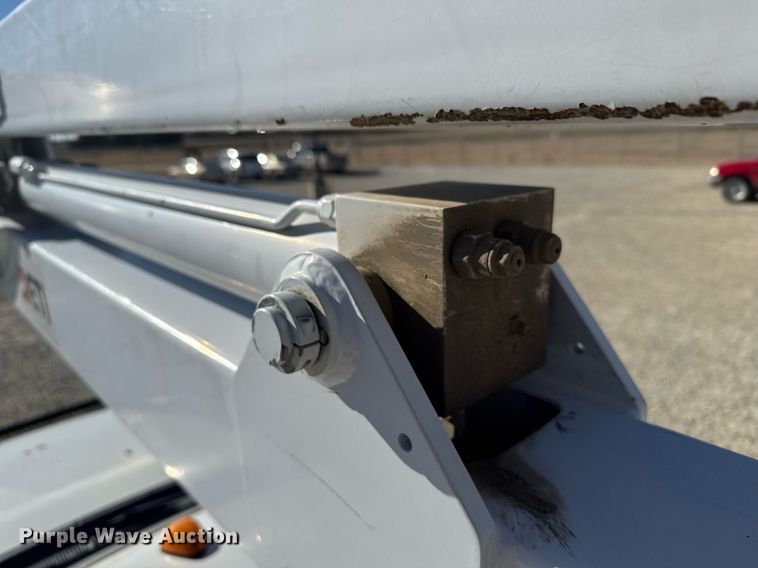 image for item DX3910 2015 Ford F350 Super Duty bucket truck