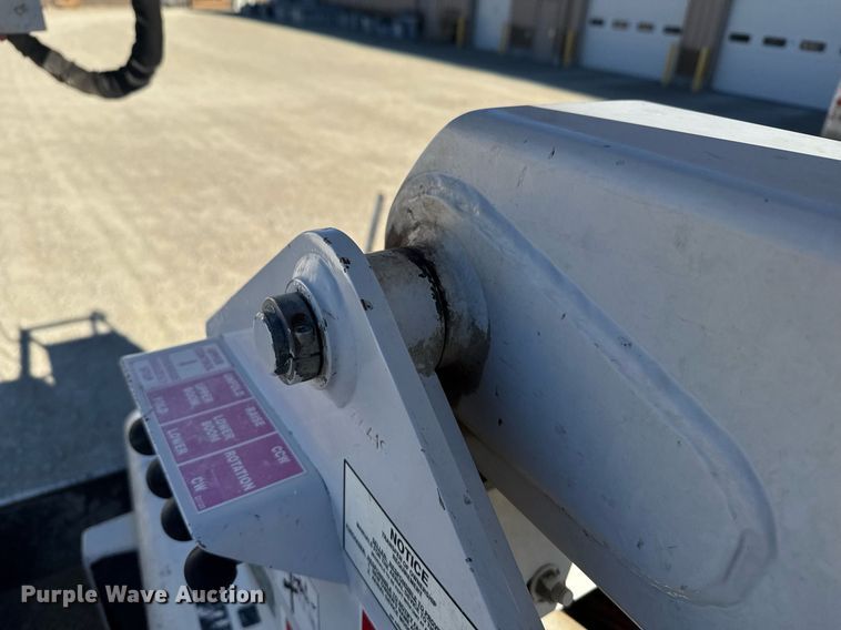 image for item DX3910 2015 Ford F350 Super Duty bucket truck