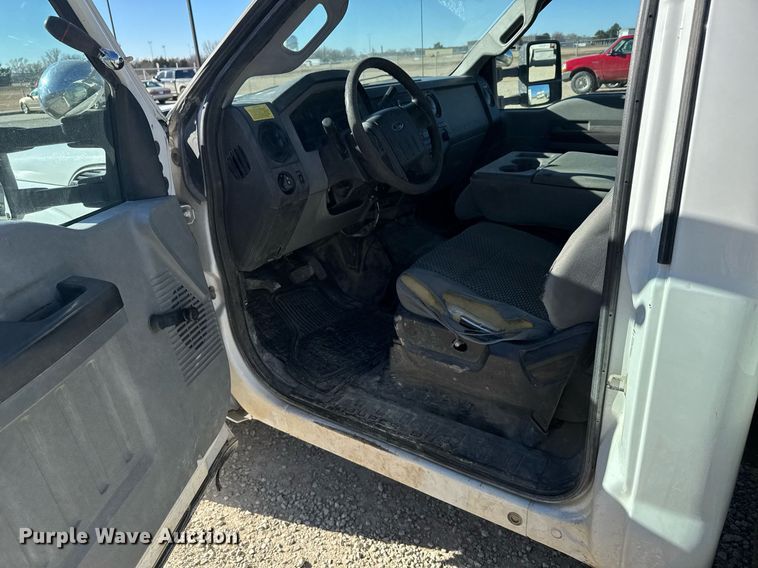 image for item DX3910 2015 Ford F350 Super Duty bucket truck