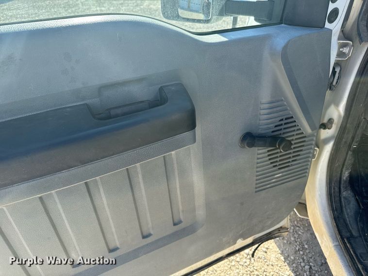 image for item DX3910 2015 Ford F350 Super Duty bucket truck