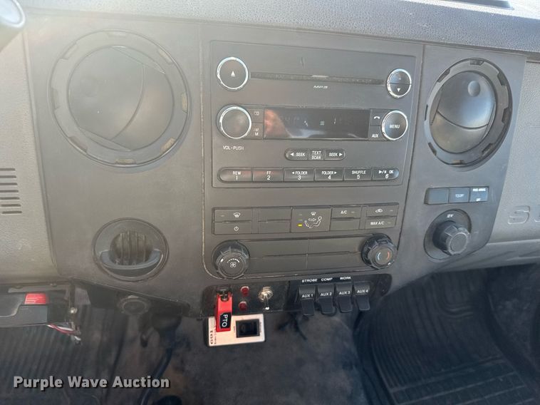 image for item DX3910 2015 Ford F350 Super Duty bucket truck