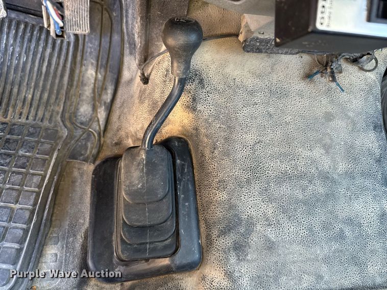 image for item DX3910 2015 Ford F350 Super Duty bucket truck