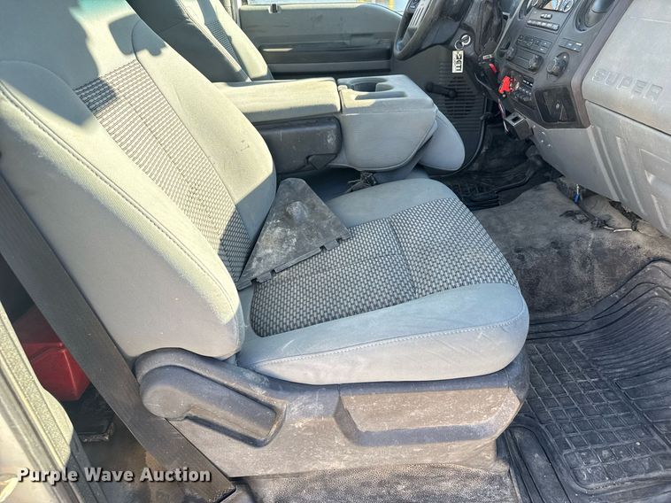 image for item DX3910 2015 Ford F350 Super Duty bucket truck