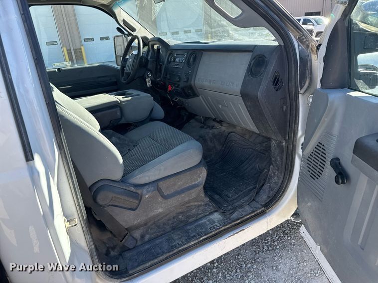 image for item DX3910 2015 Ford F350 Super Duty bucket truck