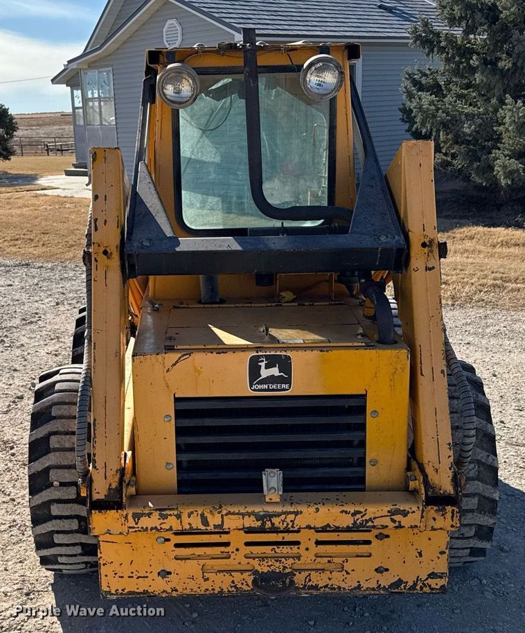 image for item DX3920 1988 John Deere 675B skid steer loader