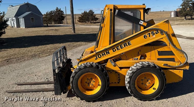 image for item DX3920 1988 John Deere 675B skid steer loader