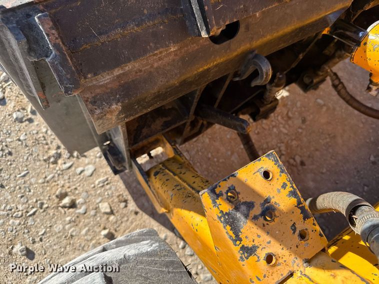 image for item DX3920 1988 John Deere 675B skid steer loader