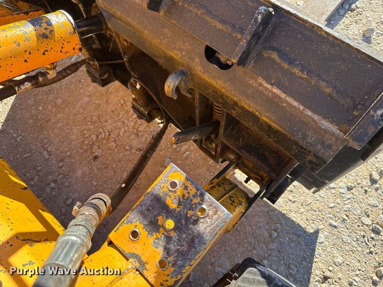 image for item DX3920 1988 John Deere 675B skid steer loader