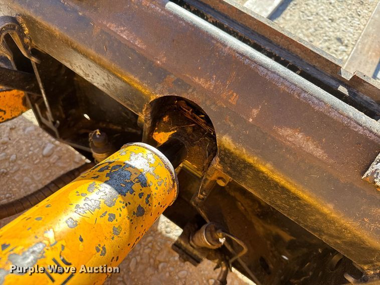 image for item DX3920 1988 John Deere 675B skid steer loader