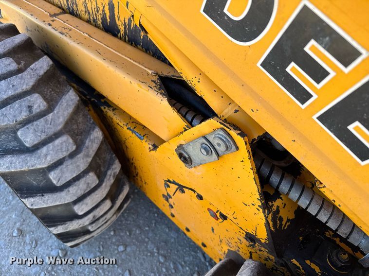 image for item DX3920 1988 John Deere 675B skid steer loader