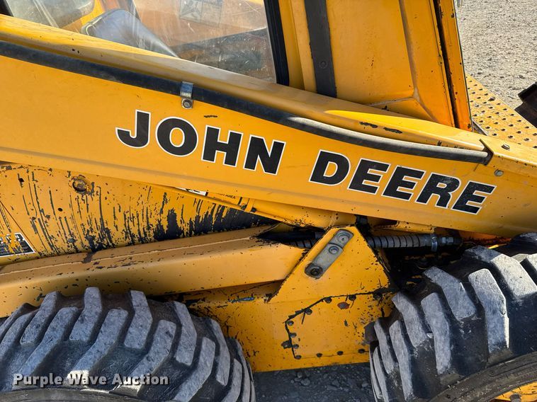 image for item DX3920 1988 John Deere 675B skid steer loader