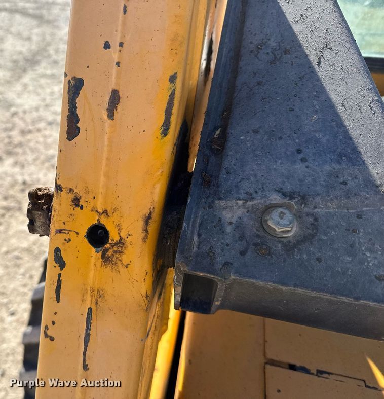 image for item DX3920 1988 John Deere 675B skid steer loader