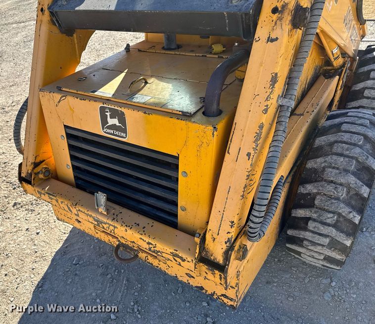 image for item DX3920 1988 John Deere 675B skid steer loader
