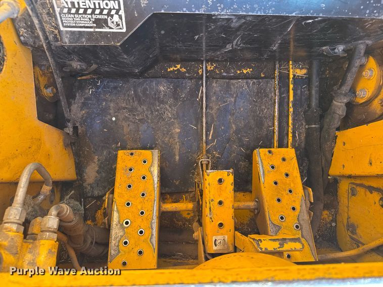 image for item DX3920 1988 John Deere 675B skid steer loader