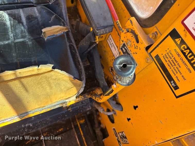 image for item DX3920 1988 John Deere 675B skid steer loader