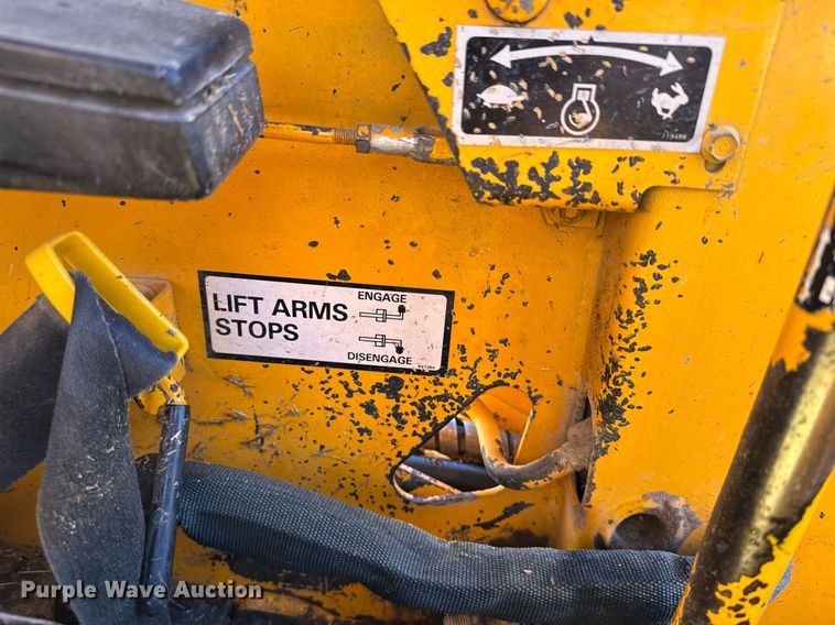 image for item DX3920 1988 John Deere 675B skid steer loader